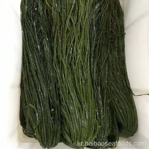 Kelp 샐러드를위한 신선한 소금에 절인 된 Wakame.